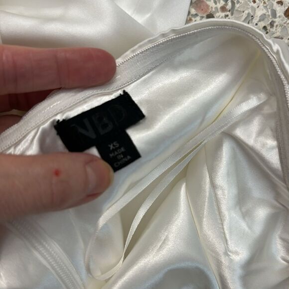 NBD Celine white feather asymmetrical strapless dress XS Revolve - Picture 4 of 7